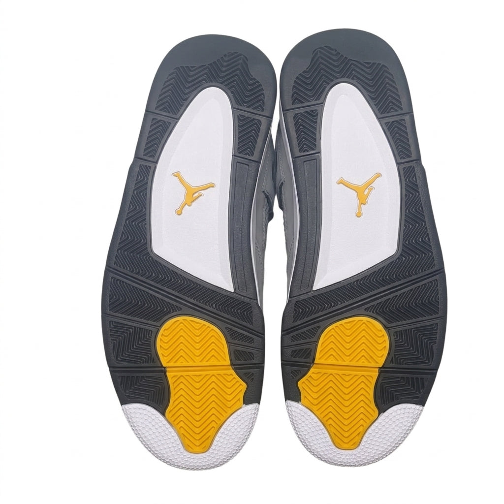 Nike Air Jordan 4 Retro 'Cool Grey'.
